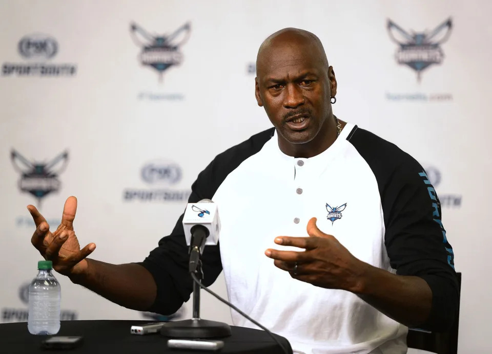 Michael Jordan &#x004ee5; $30 &#x005104;&#x007f8e;&#x005143;&#x006b63;&#x005f0f;&#x0051fa;&#x00552e; Charlotte Hornets &#x005927;&#x00591a;&#x006578;&#x0080a1;&#x004efd;