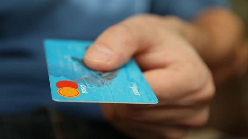 信用卡達人分享一招，儘管未符合信用卡要求，也有可能不用繳年費。（示意圖／翻攝自Pixabay）