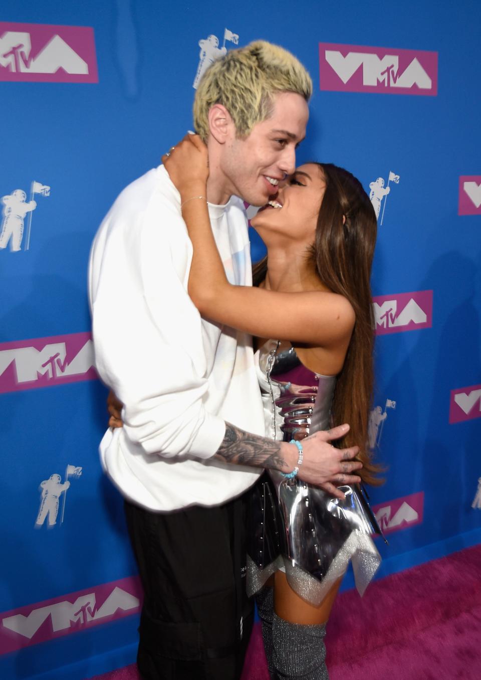 Pete Davidson and Ariana Grande attend the 2018 MTV Video Music Awards in New York. (Kevin Mazur via Getty Images)