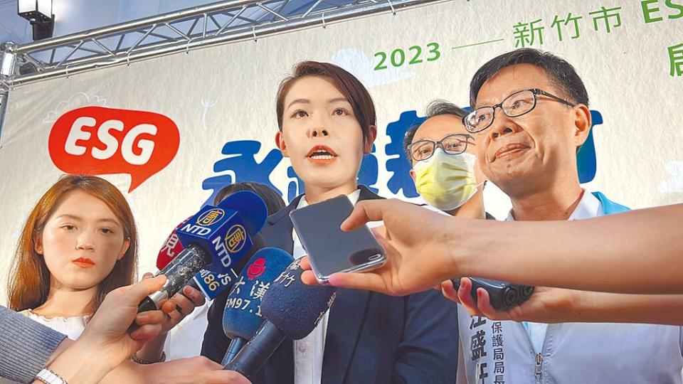 新竹市長高虹安昨出席市府活動，針對是否會對錢康明提告，她說目前還是專心市政。（王惠慧攝）