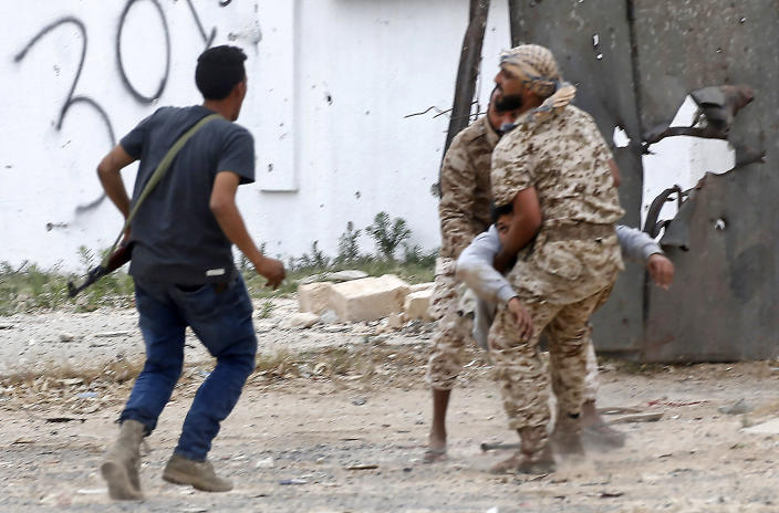Fighters loyal to the Libyan internationally-recognised Government of National Accord (GNA) carry a wounded comrade during clashes against forces loyal to strongman Khalifa Haftar, on May 21, 2019 in the Salah al-Din area south of the Libyan capital Tripoli. (Photo: Mahmud Turkia/AFP/Getty Images)