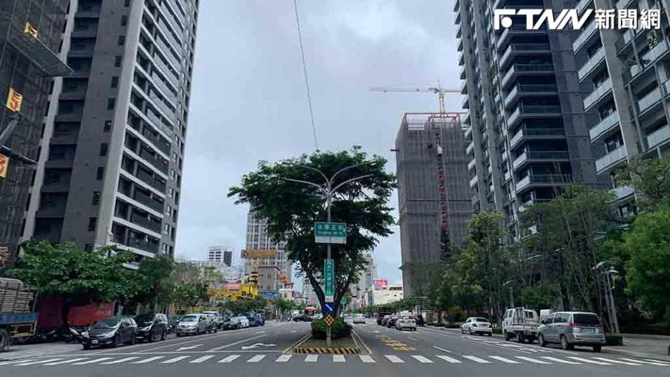 安平跨港大橋拚2028完工，在地房仲看好可平衡安平整體開發狀況，圖為目前安平地區開發程度與房價最高的市府所在地新南段