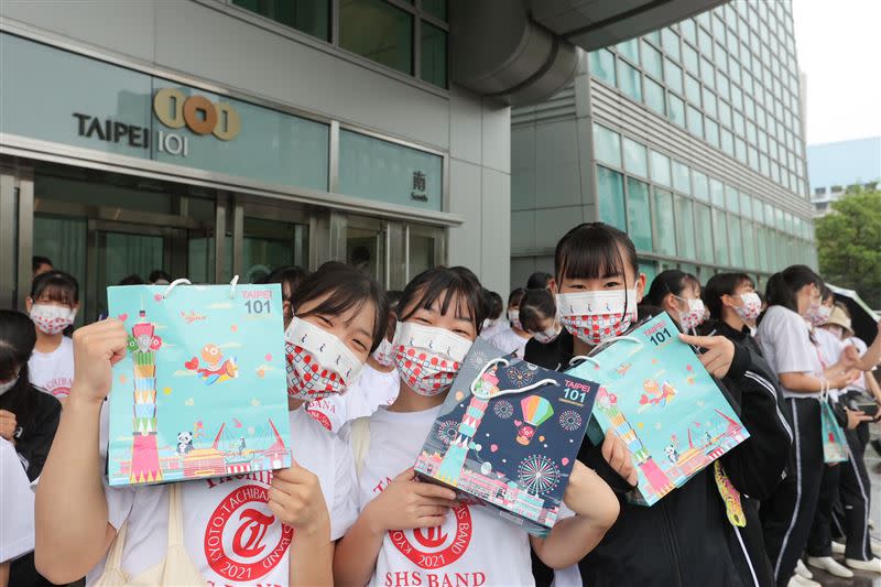 橘高校師生前往台北101參訪（圖／文總提供）