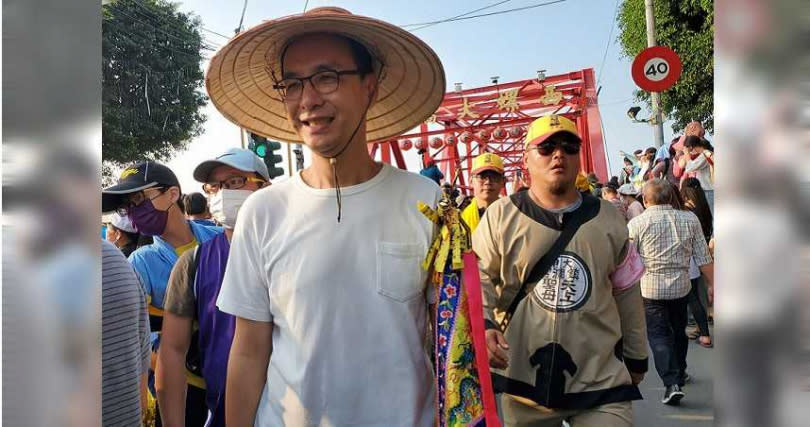 朱立倫日前參加大甲媽祖繞境活動，對於未來是否爭取總統候選人提名，朱立倫四兩撥千斤的用「先有2022（勝選）才有2024」，呼籲國民黨要團結。（圖／報系資料照）