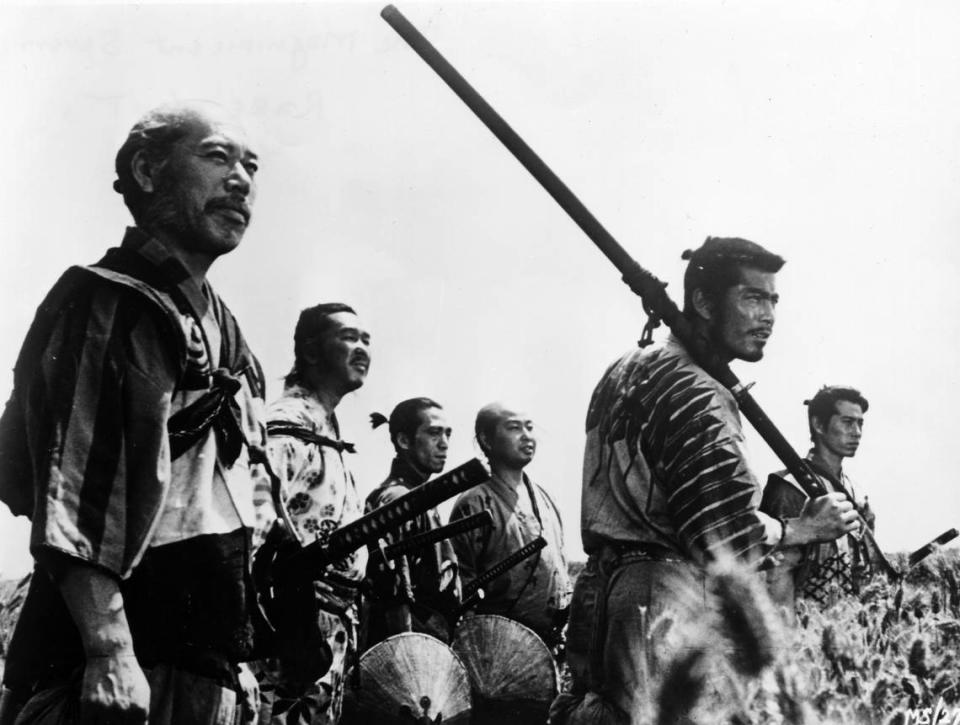 En Coral Gables Art Cinema se presenta ‘Seven Samurai’ (1954) del ​director japones Akira Kurosawa entrelaza filosofía y entretenimiento, emociones y calidad artística. IMdB