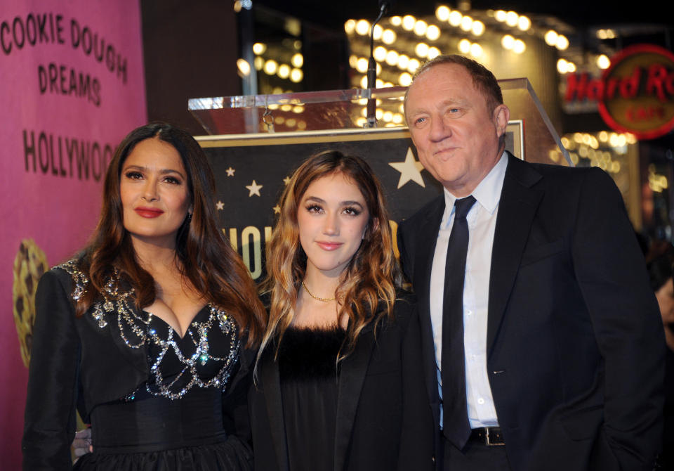 Paloma junto a sus padres Salma Hayek y Francois-Henri Pinault (Albert L. Ortega/Getty Images)