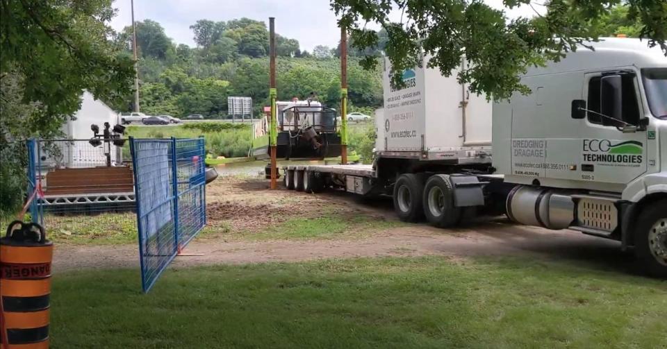 A dredger enters Chedoke Creek.