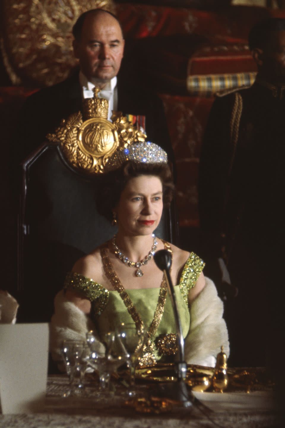 <p>In a green gown and a stunning array of personal jewels. She also wore ornaments signifying Ethiopia's highest order at the Great Throne Hall of the Menelik Palace in Addis Ababa, Ethiopia.</p>