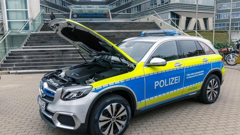 Hamburg hat schon diesen Mercedes-Benz GLC F-Cell mit Brennstoffzellenantrieb als Streifenwagen.