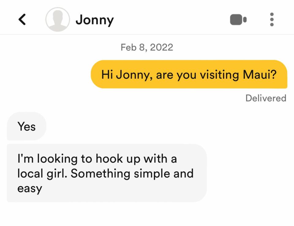 A bumble message of a tourist asking for a local girl to hook up with in hawaii