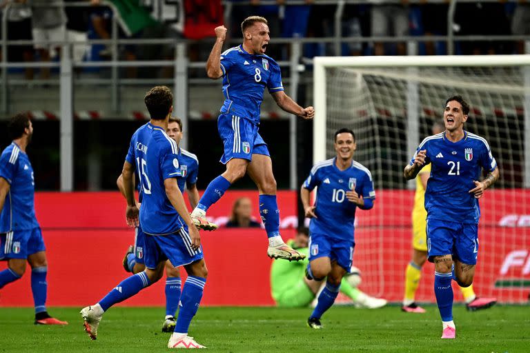 Con los goles de Davide Frattesi, Italia superó 2-1 a Ucrania; un triunfo que reanima a la azzurra, tras el empate con Macedonia del Norte