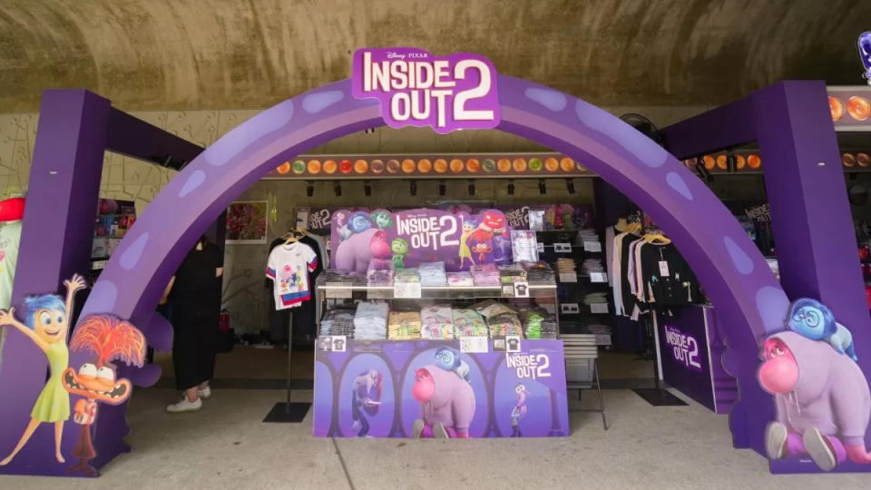 Retail pop-up