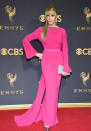 <p>Jane Fonda asistió a la entrega de los Emmy en este vestido fucsia, y dejó ver que luce espectacular a sus casi 80 años/Getty Images </p>