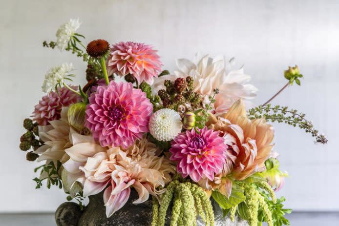 We tested the best easy-care varieties of flowers for cutting and using in stunning bouquets. Here are our favorites, chosen for their long bloom times, tall stems, and ample vase life