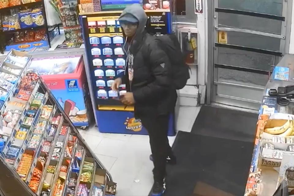 Chicago PD has warned members of the public not to approach the individual and to contact police if he is spotted (Chicago Police Department)