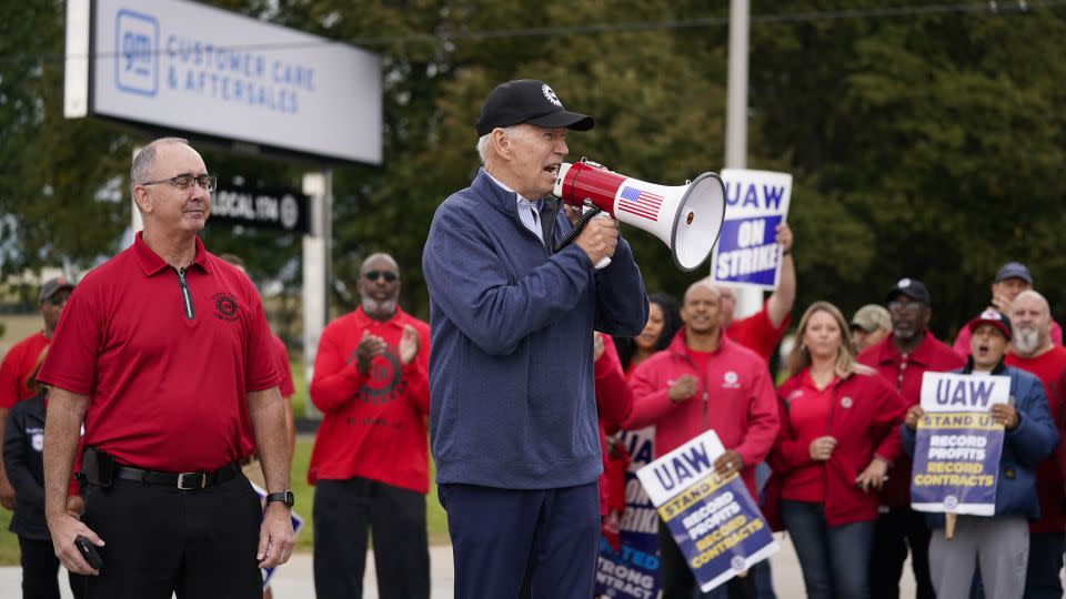 President Joe Biden joins striking United Auto Workers on the picket line on September 26, 2023, in Van Buren Township, Michigan. - Evan Vucci/AP