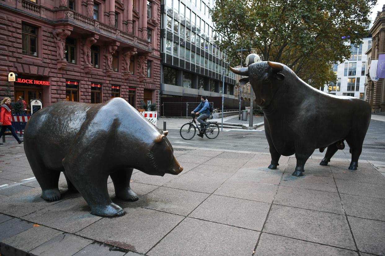 FRANKFURT, Oct. 28, 2020 -- Photo taken on Oct. 28, 2020 shows the Bull and Bear sculptures outside the Frankfurt Stock Exchange in Frankfurt, Germany. German shares lost on Wednesday, with the benchmark DAX index down 503.06 points, or 4.17 percent, to close at 11,560.51 points. (Photo by Lu Yang/Xinhua via Getty) (Xinhua/Lu Yang via Getty Images)