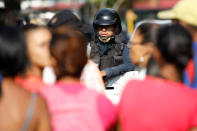 <p>A police officer stands guard outside the General Command of the Carabobo Police prison in Valencia, Venezuela, March 28, 2018. (Photo: Carlos Garcia Rawlins/Reuters) </p>