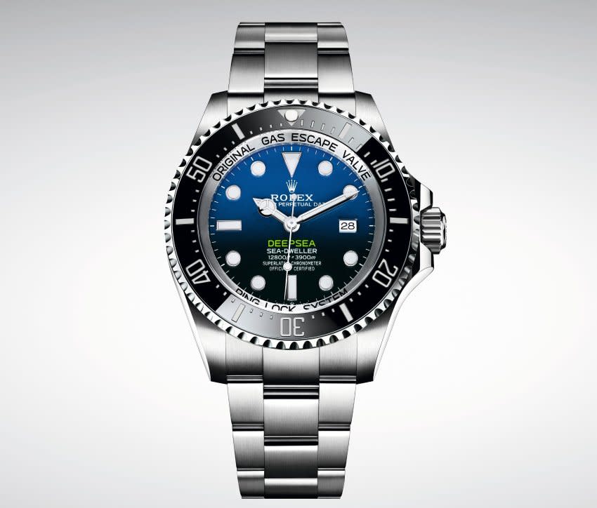 <p>Wer leidenschaftlich gerne taucht und das nötige Kleingeld hat, dürfte sich von diesem Modell besonders angesprochen fühlen, denn Rolex’ Deepsea überzeugt mit einer Wasserdichte von 3900 Metern, einem Oystersteel-Gehäuse mit patentiertem Ringlock-System und einem Automatikkaliber mit 70-stündiger Gangreserve. Preis: 10.000 Euro. (Foto: Rolex) </p>