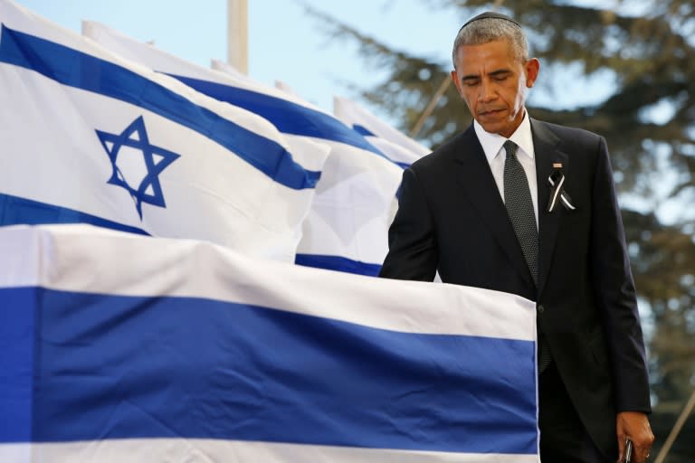 US President Barack Obama touches the coffin of former Israeli president Shimon Peres after speaking during his funeral in Jerusalem on September 30, 2016