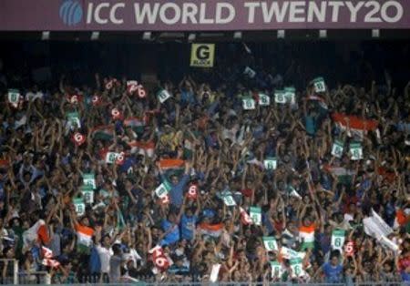 Cricket - India v Pakistan- World Twenty20 cricket tournament - Kolkata, India, 19/03/2016. Fans cheer during the match. REUTERS/Rupak De Chowdhuri