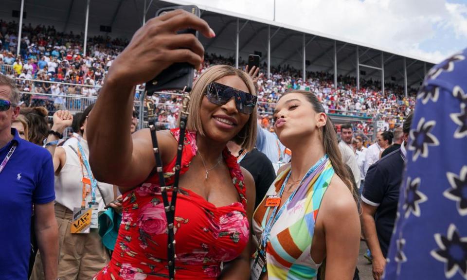 Hailee Steinfeld and Serena Williams on the grid before Sunday’s race