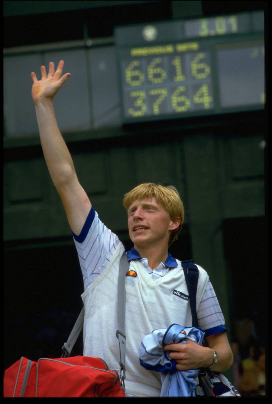 Es ist Mai 1985: Noch ist Boris Becker nur ein talentierter 17-jähriger Tennisspieler. Zwei Monate später ist er nach seinem Erfolg im Tennis-Mekka Wimbledon weltbekannt. Dabei wäre es um ein Haar nicht dazu gekommen...