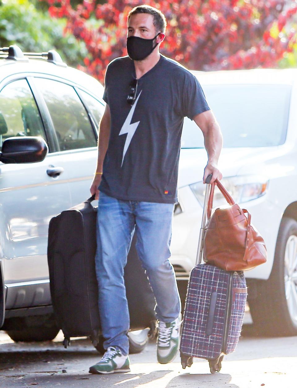 <p>Ben Affleck is seen making his way through L.A. on Wednesday with a bunch of luggage. </p>