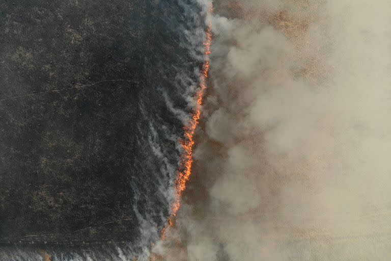 Incendios en campos cercanos a la ciudad de Corrientes , sobre la ruta 5.
Marcelo Manera