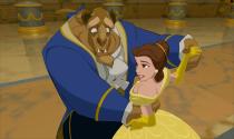 Es sind eben doch die inneren Werte, die zählen. Und so verliebt sich Belle in "Die Schöne und das Biest" (1991) in ein haariges Monster im Frack. Für den Spaß neben der tragischen Romantik sorgen ein charmanter Kerzenständer, eine emsige Teekanne und eine hektische Standuhr, die anmutig in Formation tanzen und dabei Gute-Laune-Lieder singen - nur ein paar der liebevollen Details des Klassikers. (Bild: Disney)