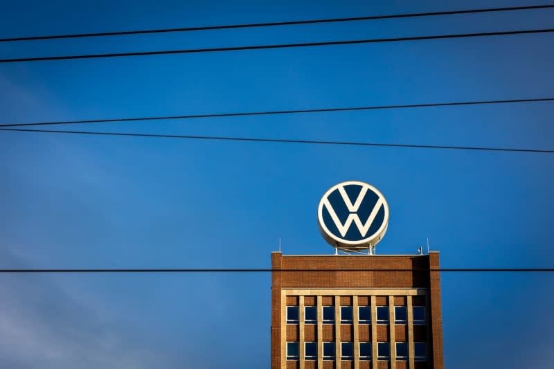 The brand tower at Volkswagen's main plant can be seen in the morning behind cables of a railroad line. Volkswagen said it will shut down operations at its plant in Emden, Germany on 01 and 02 February, affecting both combustion engine and electric car production. Moritz Frankenberg/dpa