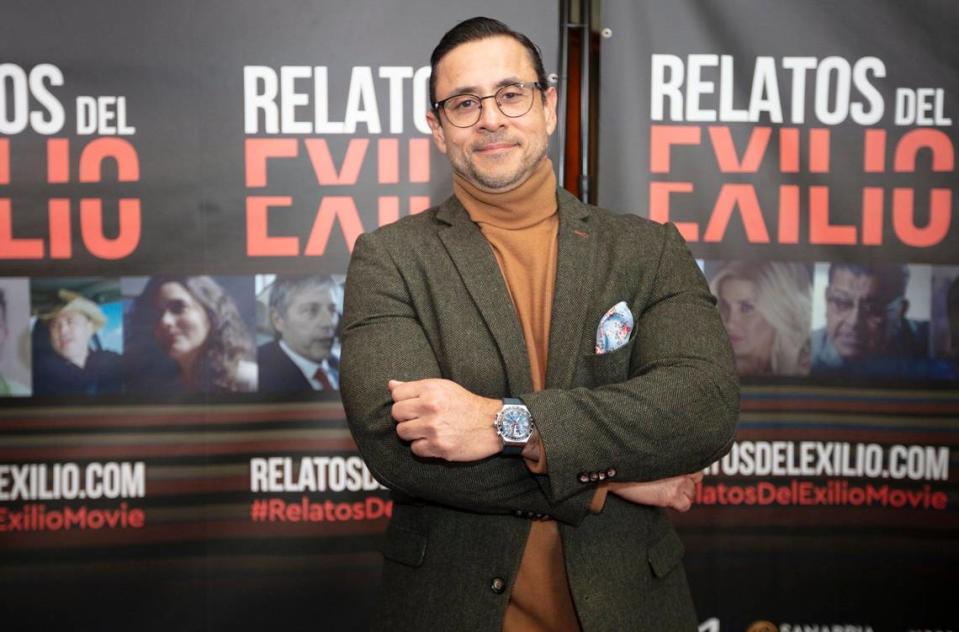 Carlos Fung, director de la cinta ‘Relatos del exilio’, durante su estreno en Miracle Mile, Coral Gables.