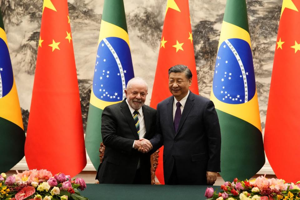2023年4月14日，巴西總統魯拉訪中國，與中國國家主席習近平會面。路透社