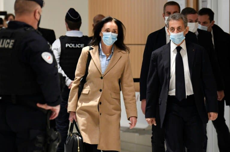 Nicolas Sarkozy et son avocate Jacqueline Laffont arrivent au Palais de justice de Paris, le 23 novembre 2020.  - Bertrand GUAY © 2019 AFP