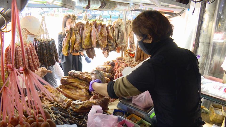 過年少不了這味！　老字號臘肉店每天排滿人龍