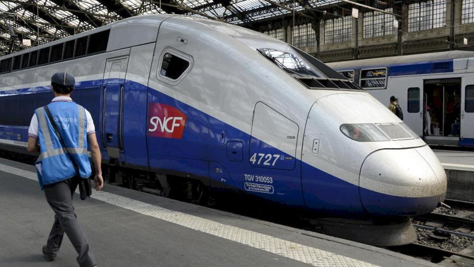 法國國家鐵路公司(SNCF)提供免費搭乘高速鐵路和城際鐵路的服務給法國的醫療人員。(示意圖/推特)