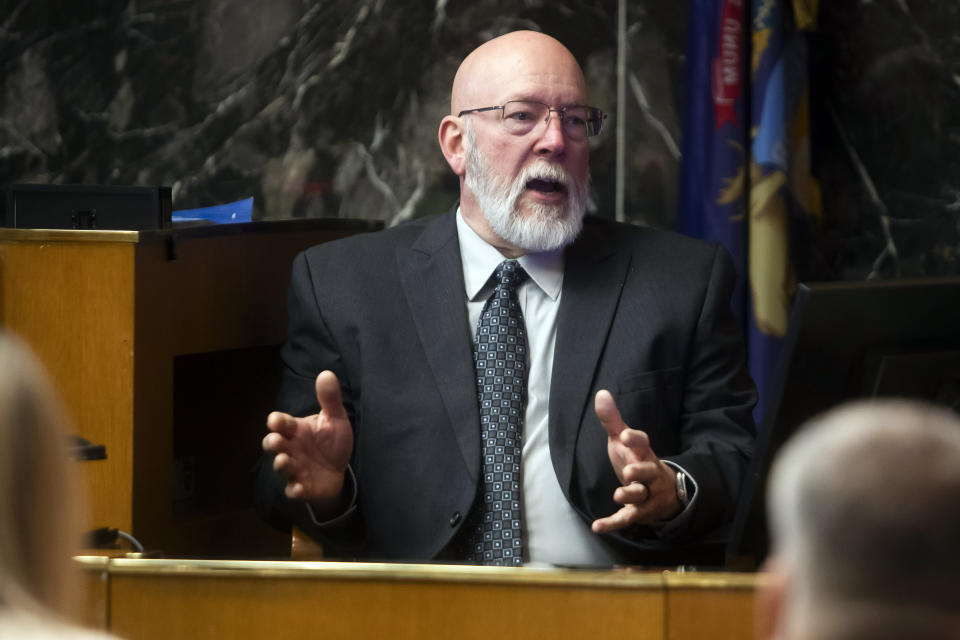 Former Oakland County Sheriff's Det. David Hendrick testifies during Jennifer Crumbley's trial at the Oakland County Courthouse, Wednesday, Jan. 31, 2024, in Pontiac, Mich. Crumbley, 45, is charged with involuntary manslaughter. Prosecutors say she and her husband were grossly negligent and could have prevented the four deaths if they had tended to their son’s mental health. They’re also accused of making a gun accessible at home. (Katy Kildee/Detroit News via AP, Pool)