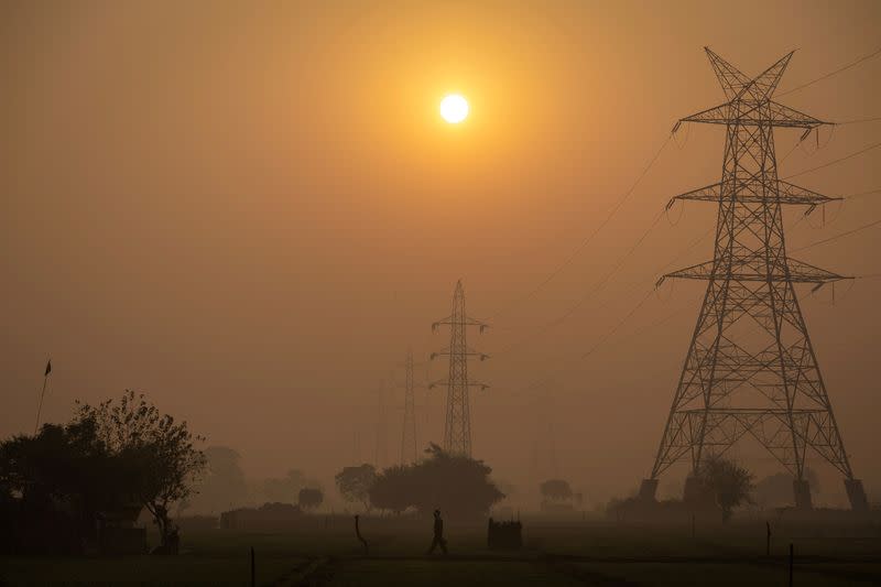 FILE PHOTO: The Wider Image: Air pollution blights India's teeming capital