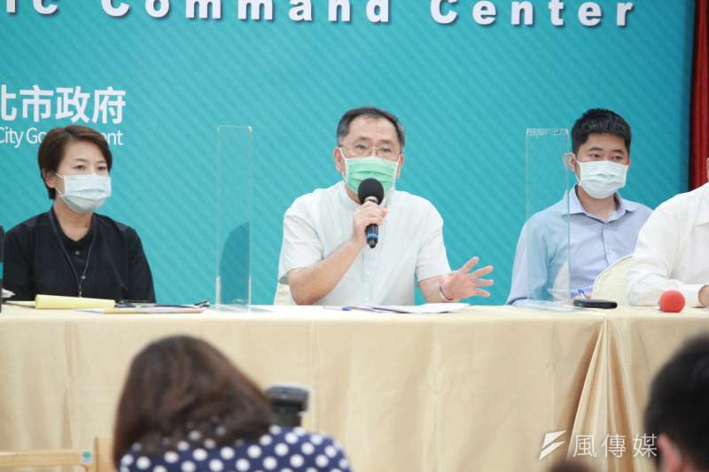 20210512-台北市副市長蔡炳坤（中）12日出席台北市防疫記者會。（方炳超攝）