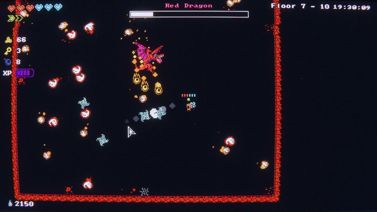  A tiny pixel man fights a dragon in Tiny Rogues. 