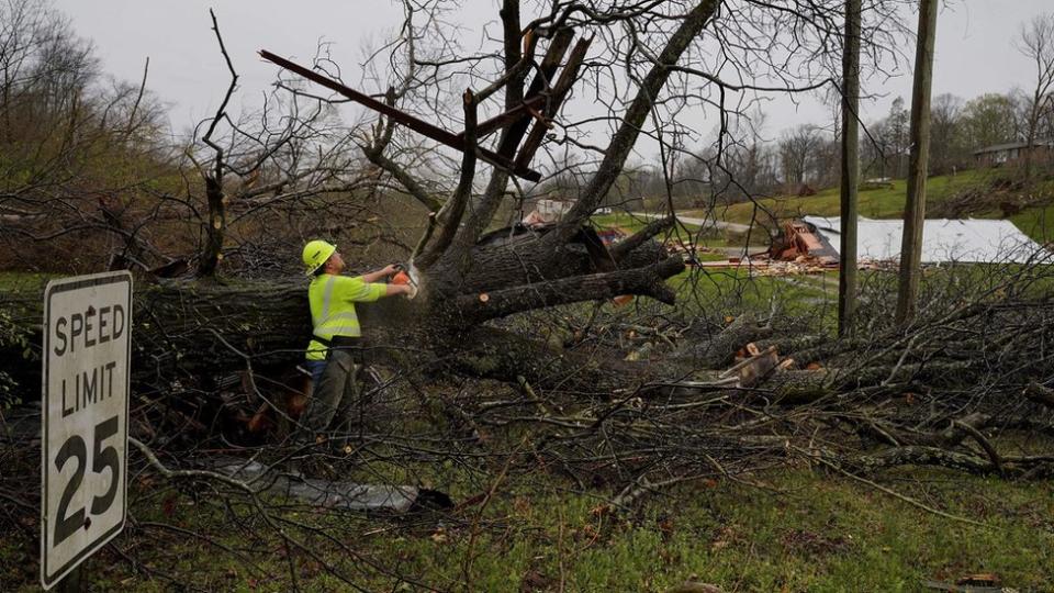 El resltado de tornados en Misuri, EEUU en abril