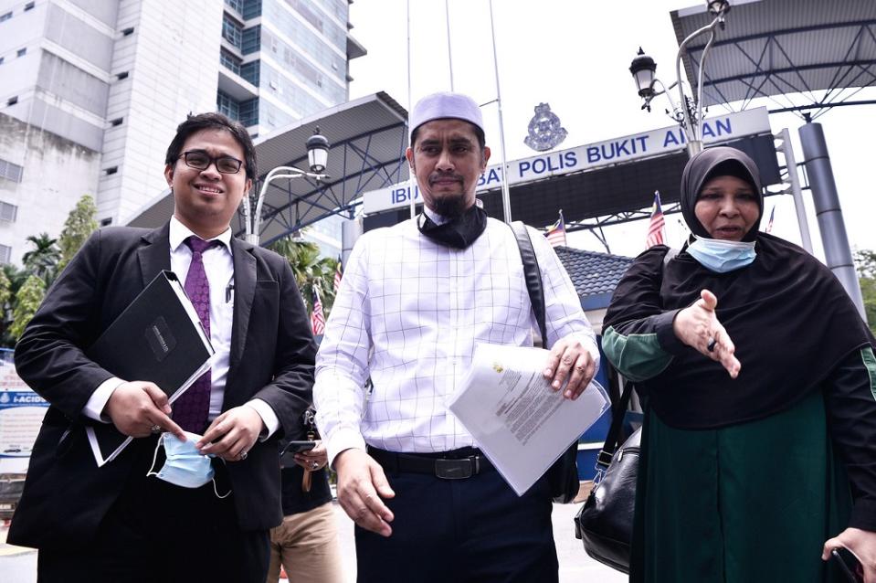 Hot Burger Malaysia founder Mohd Asri Hamid or Asri Janggut (centre) is seen outside the Bukit Aman police headquarters in Kuala Lumpur August 14, 2020. — Bernama pic