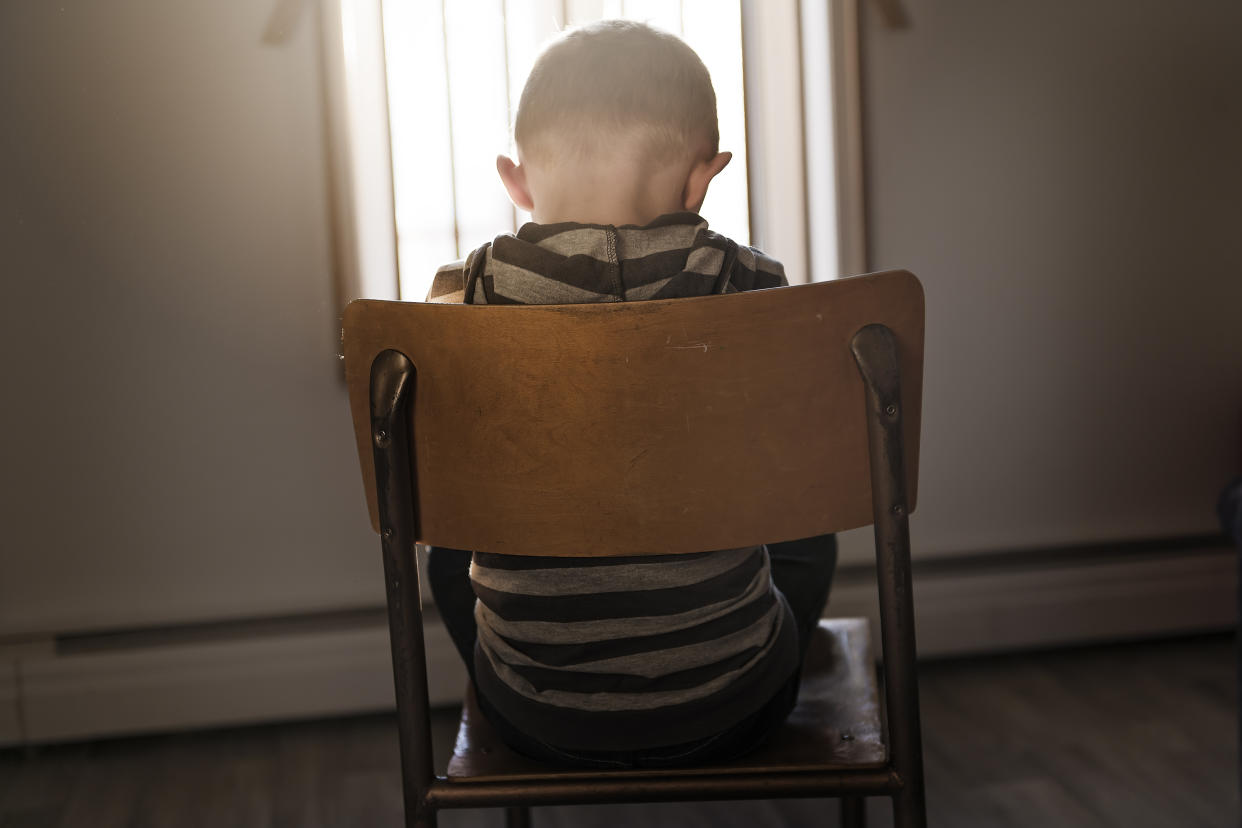 Is time-out outdated? Experts warn the discipline method may make kids feel alone and fearful. (Photo: Getty Creative)