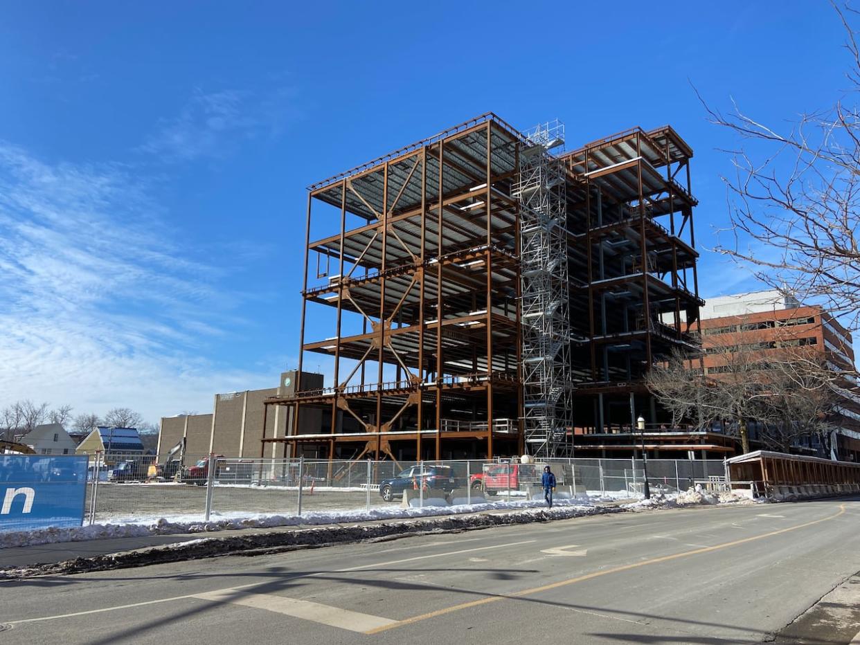 Construction of the new Fredericton courthouse halted after the steel frame was finished last year.  (Aidan Cox/CBC - image credit)