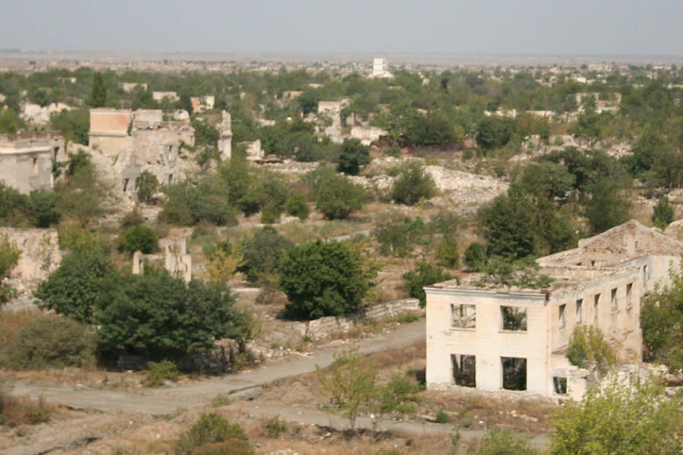 AGDAM (AZERBAIYAN). Los orígenes de esta ciudad se remontan a 1828 y era la capital del distrito de Rayon. En julio de 1993 fue ocupada violentamente por armenios de la autoproclamada república de Nagorno Karabakh, quienes prácticamente la dejaron en ruinas. Joaoleitao/Wikimedia.Commons