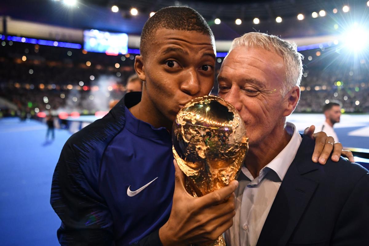 FIFA World Cup Trophy Welcomed in Costa Rica 