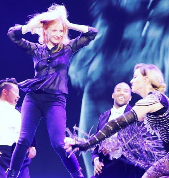 Madonna - La Madone reste une chanteuse d’exception, et d’ailleurs, elle fait monte qui elle veut sur scène. Ici, c’est Jessica Chastain qui est venue lui prêter main forte sur la tournée. 