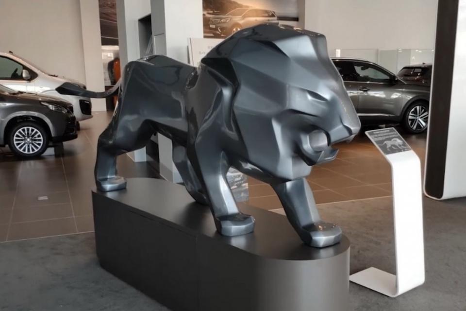 peugeot-lion-sculpture