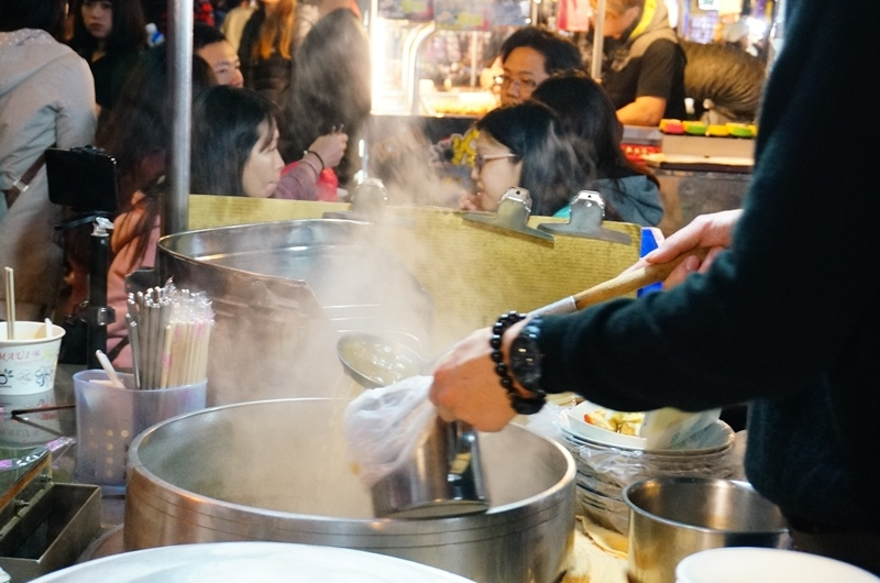 施老闆麻辣臭豆腐.2018台北米其林.饒河夜市美食.松山站美食.饒河夜市必吃.饒河夜市臭豆腐.米其林推薦.