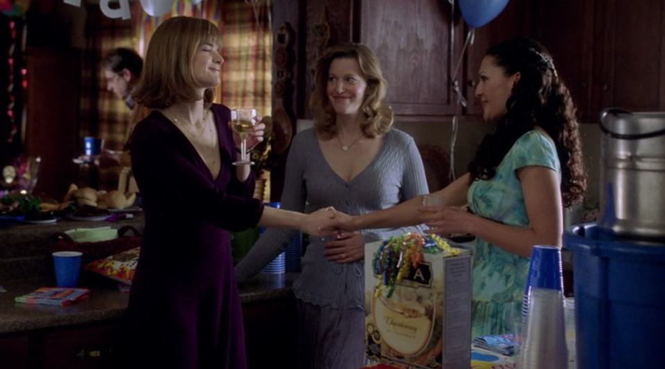 Meet Marie Schrader (Betsy Brandt, left), sister of Skyler White (Anna Gunn, center) (Screengrab: Netflix)